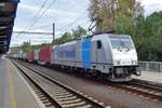 Metrans 186 433 hauls a container train through Praha-Liben on 17 September 2017.