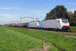 On 23 August 2019 Lineas double pack with 186 445 in front hauls a mixed freight through Hulten toward Lehrte.