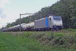 On 12 August 2019 Lineas 186 457 (still without any markings) hauls a tank train through Tilburg Oude Warande to Bad bentheim. 