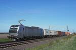 Railpool 193 204 hauls a containertrain through St.H�lfe (near Diepholz) on 23 April 2026.