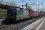 RTB 193 739 passes through Dordrecht with a container train to Kijfhoek on 27 April 2026.