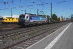 RTB 193 429 behauptet, am 30. April 2026 bei der Durchfahrt durch Neuwied 52 Sattelzüge durch einen einzigen intermodalen Güterzug ersetzen zu können. „52 Sattelzüge ersetzen“? Sind das 26 ganze Lkw; 104 Viertel-Lkw? Oder die Tricks der Statistik...