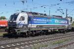 A closer look om RTB Cargo 193 429 'Vectruck' with truck cabs on both loco cabs and claiming tobe able to take 52 trucks offteh roads at Neuwied on 30 April 2026.
