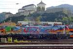 Colours abound on TX Log 193 640 at Kufstein on 18 May 2018.