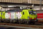 On 17 September 2019 TX Log 193 550 stands at Kufstein. This loco is rented from Alpha Trains, whose new design (apple green cabs with silver-grey sides) is incorporated into an advertising design. The same goes for 193 551-554 and 556-559.