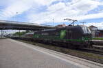 TX Log 193 275 hauls a freight through Regensburg Hbf on 27 May 2022.