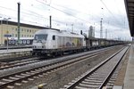 PCT 223 158 hauls a rake of empties through Bremen Hbf on 27 April 2016.
