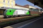 SETG ER20-03 hauls a container train slowly through Regensburg Hbf on 22 September 2020.