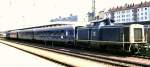 211 207-6 and at the other end 211 268-8 with historic  Schrzen-Wagen  for sightseeing at and arround Passau, August 2nd, 1986.