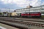 Revenue earning service for IGE 216 224: on 17 September 2015 she returns with an empty TX Log autonotives train through Regensburg Hbf.