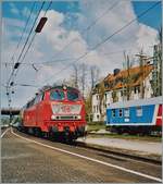 The DB 218 400-0 and 418-2 are arriving wiht his EC in Lindau Hbf. 

analog picture / spring 2003