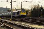 An Voith Maxima 40cc with alot of limetankcars in it's back, it passes the station of Linz at the rhine in direction cologne.