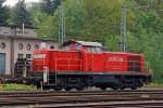 Break: The 294813-1 (V 90 repowers) of the DB Schenker Rail parked on 18.05.2012 in Kreuztal.