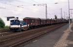 Shunter 333-042-0 pulls some freightcars. These types of freightcars are not so common any more. Photo taken in Rheine (Westfalen) 04-08-1992.