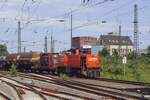 On 7 July 2019 ChemioN 275 002 hauls a tank train through Neuss Hbf toward Dormagen.