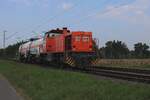 Two tank wagons are hauled by Chemion 275 001 near Kaarst-Broicherseite on 23 July 2025.