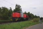 On 8 August 2025 RailFlex Lok-3 passes through Kaarst-Broicherseite. Meanwhile, a collegue photographer 'redeploys' in preparation for the next shot.