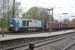 OHE 1041 hauls a train of empties through a rainy Osnabrück Hbf on 27 April 2016.