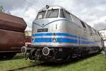 V 240 001 stands at Dresden-Altstadt on 8 April 2017. The V 240 was a DR prototype for a 2,400 HP strong, 140 km/h fast Diesel locomotive, based on the DR Class V 180 (later DBAG 228, Dicke Babelsbergerin), build in 1965. Although the locomotive did everything she should do, no series production was commenced due to the Soviet-Union, that banned all production of Diesel locomotives stronger than 2,000 HP outside the USSR. Today, the loco is part of the collection of the Dresden Verkehrsmuseum.