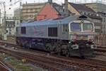 RheinCargo/HGK DE 670 passa da solo attraverso Köln Hbf il 30 dicembre 2019. Merci e locomotive in corsa leggera sono molto rare a Köln Hbf a causa della congestione con i treni passeggeri.