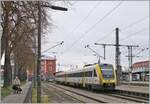 The DB 612 553 on the way to Basel Bad. Bf in the Singen Station. 

15.03.2025