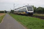 Triumphant? The driver of RheinRuhrBahn 648 435 makes the Churchillian V-sign whilst getting photographed at Kaarst-Broicherseite on 8 August 2025.