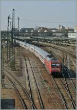 The DB 101 019-8  with an IC is leaving Heildelberg Hbf.
28. 03.2012