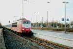 On 20 Juli 1998 103 233 with IR to Mnster (Westfalen) entered Oberhausen Hbf.