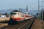 Scanned photo of 103 114 passing through Oberwesel on 15 March 1996.