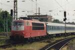 The very InterRegio classic for at least west-Germany: 103 126 (Himberrot) hauls IR 'AGRICOLA' into Mönchengladbach on the morning of 5 November 1999.