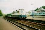 DB 110 202 calls at Remagen on 17 May 1999 to let an IC and a cargo pass by.