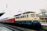 Scanned picture of 110 195 in the pouring rain at Treuchtlingen on 27 December 2003.