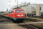 Scanned picture of 110 140 entering Mnchengladbach Hbf on 4 November 1999.