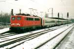 On 13 January 2000, 110 257 with Belgian I-11 stock passed a snowy Kln Deutz on this scanned picture.