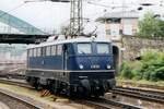 Solo ride for E 10 121 through Aachen Hbf on 3 August 1998.