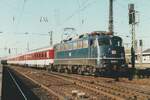 On 9 August 1998 DB 110 320 -still in blue- deputises for a defective electric to hauls an IC through Köln Deutz.