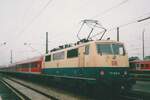 Op een grijze 23 december 2003 wacht DB Regio 111 024 - een van de toen nog weinige in ivoor en turkoois - op vertrek in Freilassing naar Rosenheim.