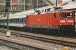 DB 112 162 stopt op Berlin Ostbahnhof met een Interregio vanuit Dresden Hbf op 8 november 1999.