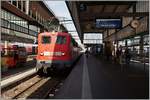 The DB 115 198-4 with IC from Zürich is arriving at the Stuttgart Main Station.