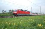 120 143-3 with Intercity at Neu-Ulm Pfuhl, April 30th, 2009.