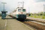 Scanned picture of 140 570 with the Ambrogio to Italy passing through Troisdorf on 13 April 2000.