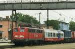 Scanned picture of 140 338 with intermodal train passing through Rosenheim on 3 June 2003.