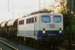 On 22 May 2007, the still blue-ivory 140 423 pulls a freight train out of Bad Bentheim. 