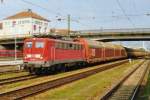 DB 140 681 hauls a freight through Regensburg Hbf on 10 June 2009.