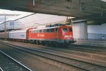 DB 140 108 passes through Kassel-Wilhelmshöhe on 24 July 1998.