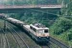 DB 140 642 hauls a steel train through Duisburg on 14 May 2007.