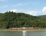 Sandwich passenger train with two DB 143 at the left side of the Rhein river near Hirzenach.