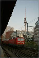 DB 143 307-7 in Berlin, Hackscher Markt.