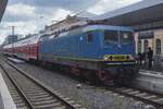 WFL 243 019 (ex DB regio 143 019 painted in former GDR S-Bahn Leipzig style) calls at Hannover Hbf on 16 September 2026. As is the case in more German L�nder, Lower Saxony (Niedersachsen) sees her partof failing modern MUs, necessitating the deployment of older stock with lco haulage by TRI and WFL -much to the joy of German and foreign railway fans.