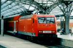 Slightly modified scanned picture of 145 046 with DoSto at Kln Hbf on 13 April 1999.